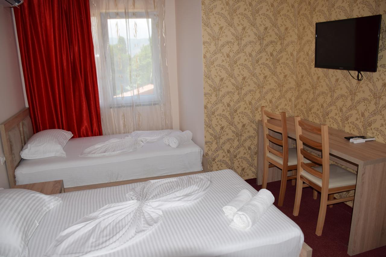 Hotel Pogradeci 2 Tushemisht Ngoại thất bức ảnh